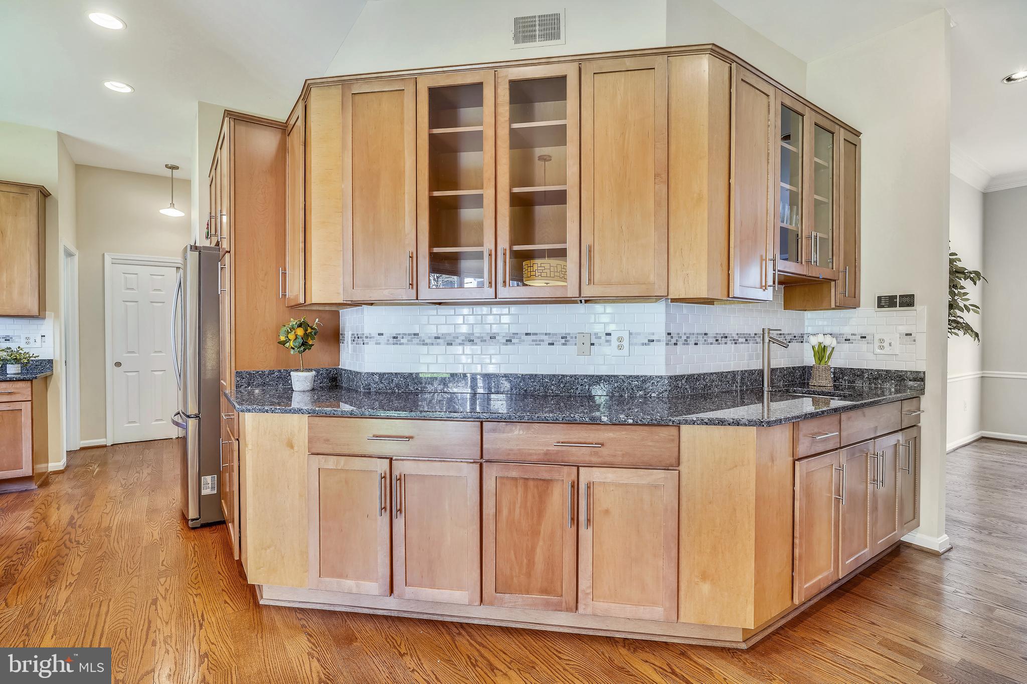 4409 Nuttall Road Fairfax, VA 22032 - Photo 21 of 80 Maple cabinets w/soft close drawers.