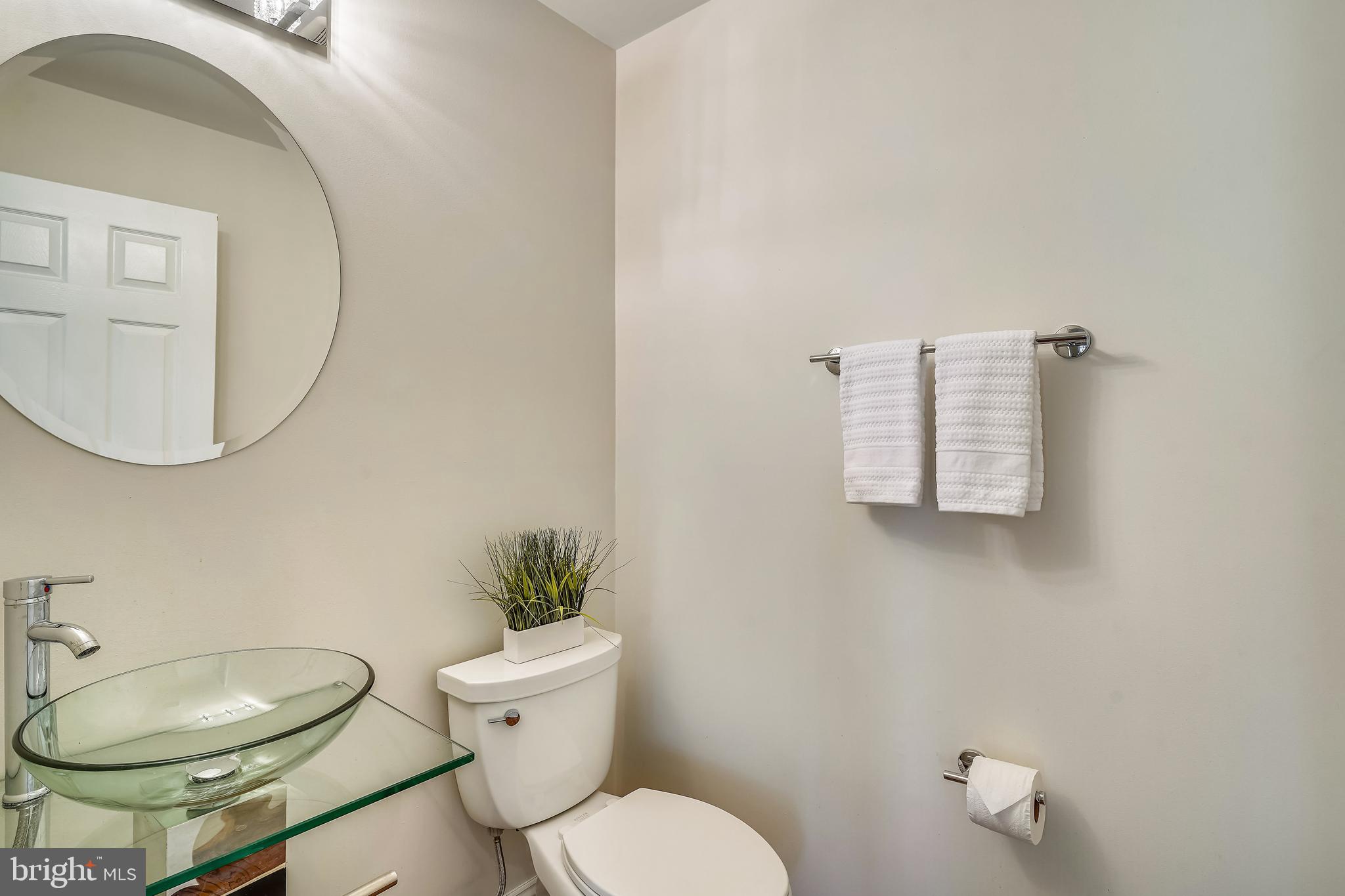 4409 Nuttall Road Fairfax, VA 22032 - Photo 26 of 80 Powder room on main level.