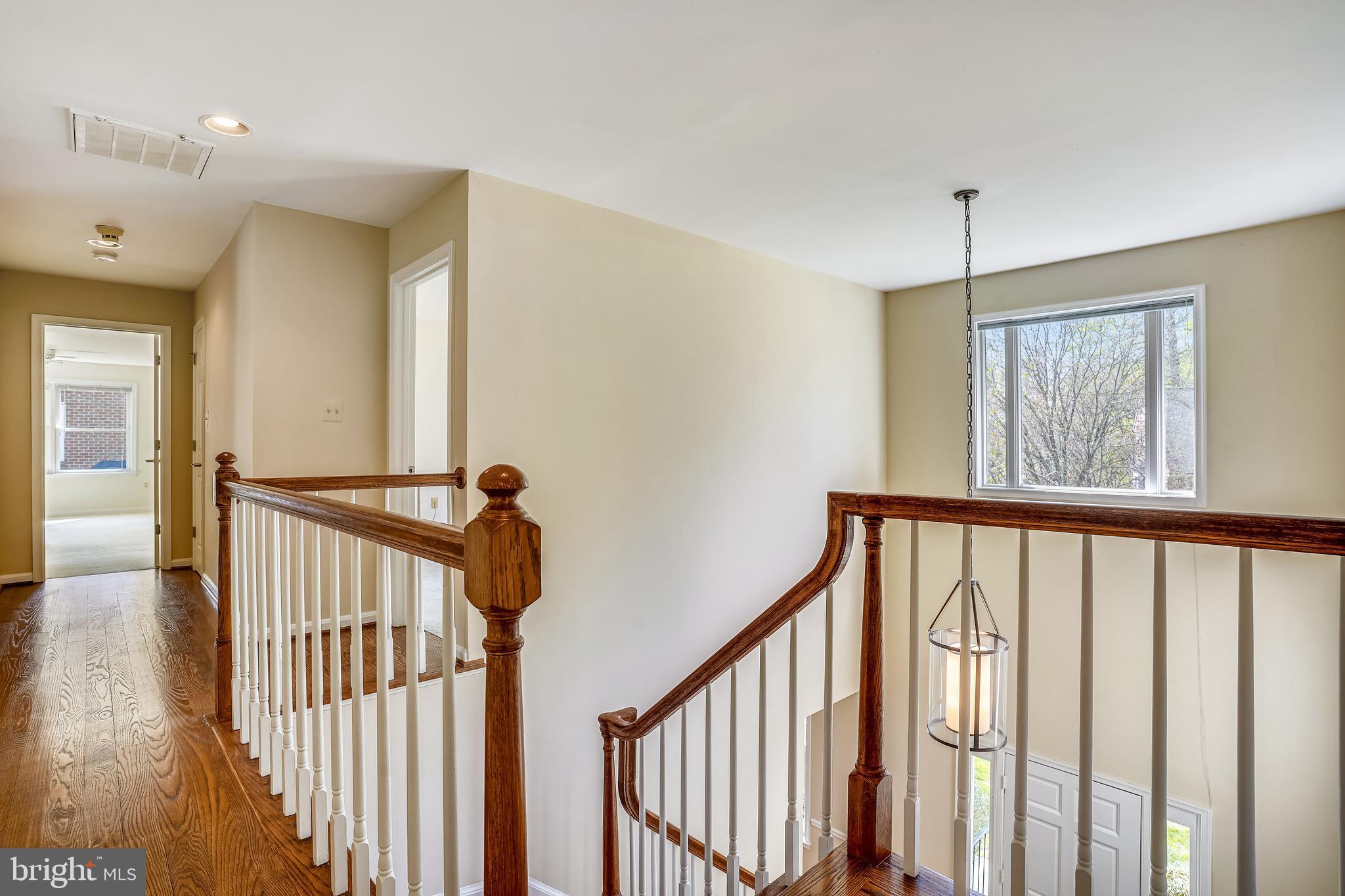 4409 Nuttall Road Fairfax, VA 22032 - Photo 28 of 80 Upper level hallway.
