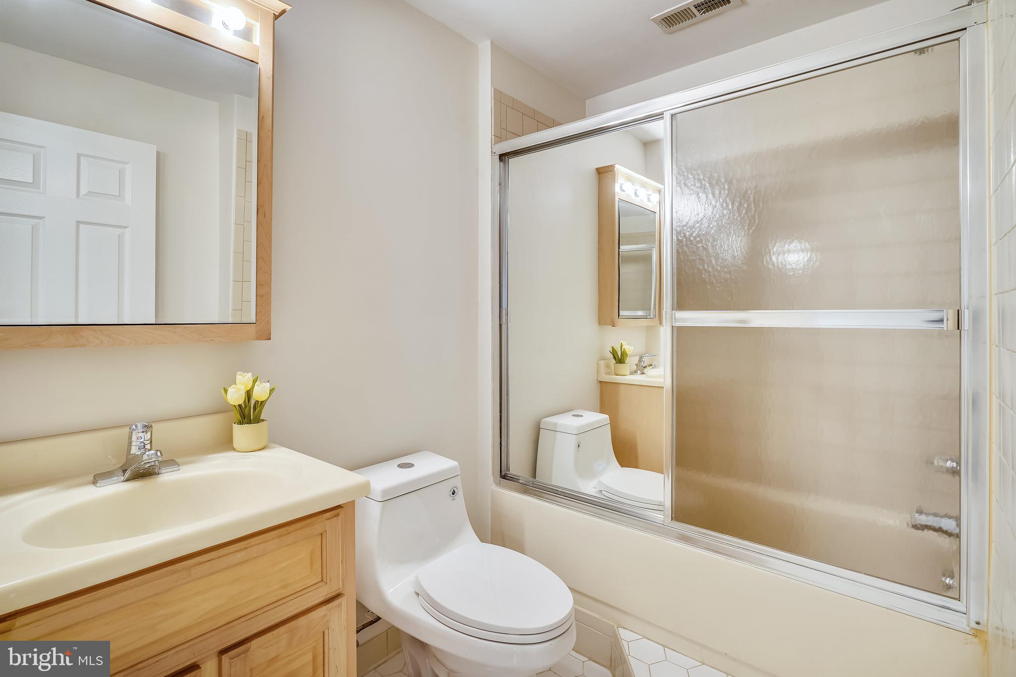 4409 Nuttall Road Fairfax, VA 22032 - Photo 50 of 80 Full Bath #4 on lower level.