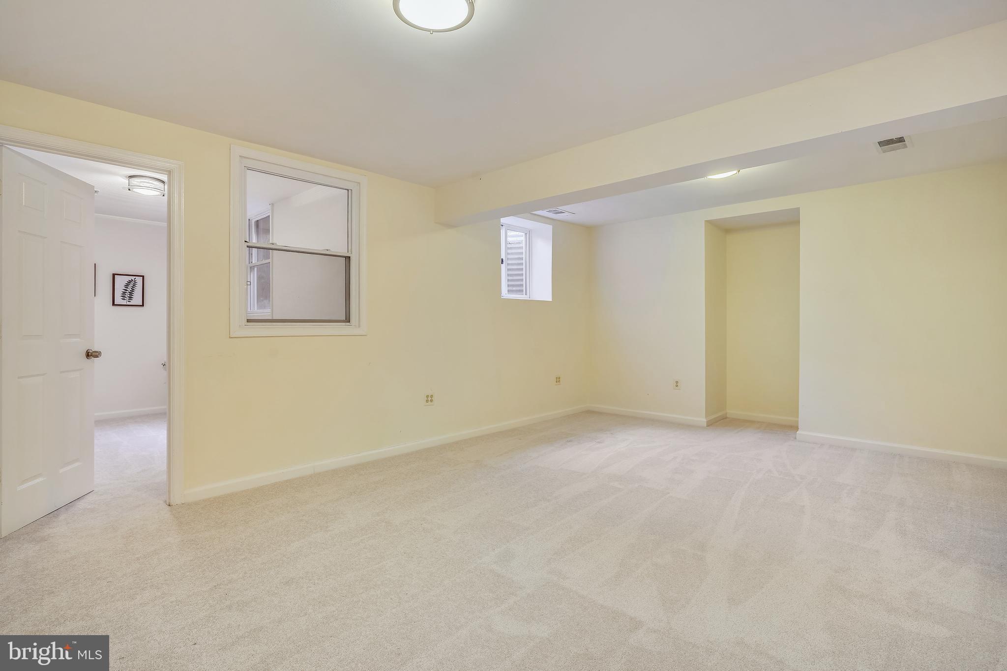 4409 Nuttall Road Fairfax, VA 22032 - Photo 51 of 80 Neutral colors throughout.