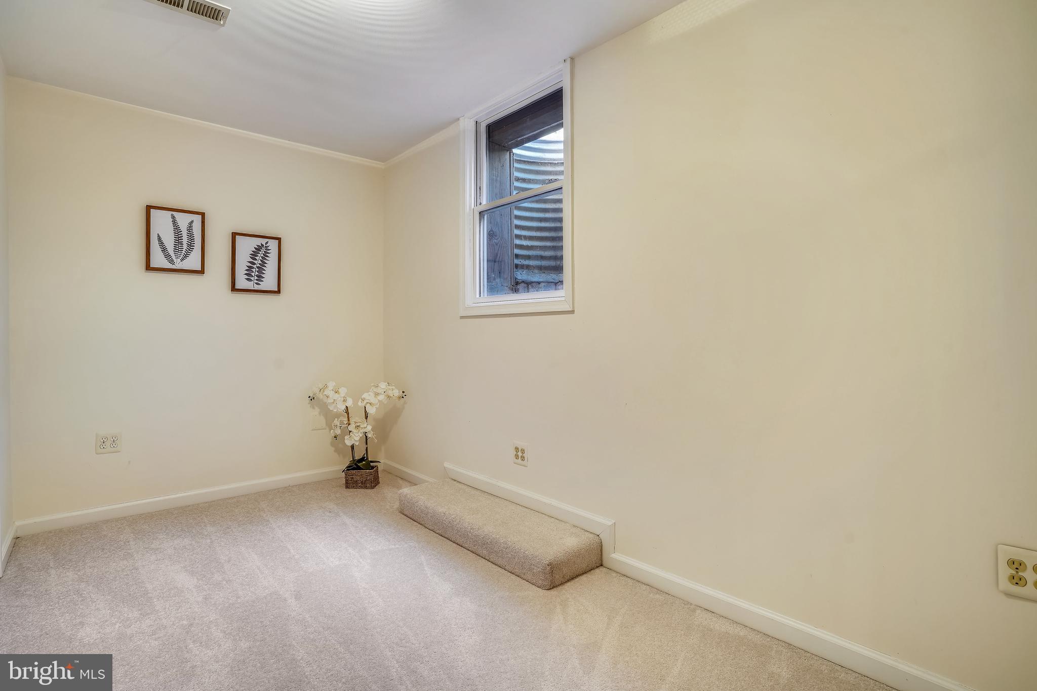 4409 Nuttall Road Fairfax, VA 22032 - Photo 52 of 80 Craft/homework/music room.