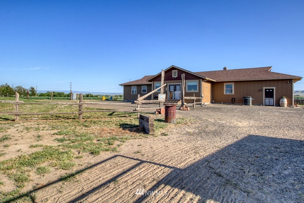 108 Larrabee Road Touchet, WA 99360 - Photo 23 of 36