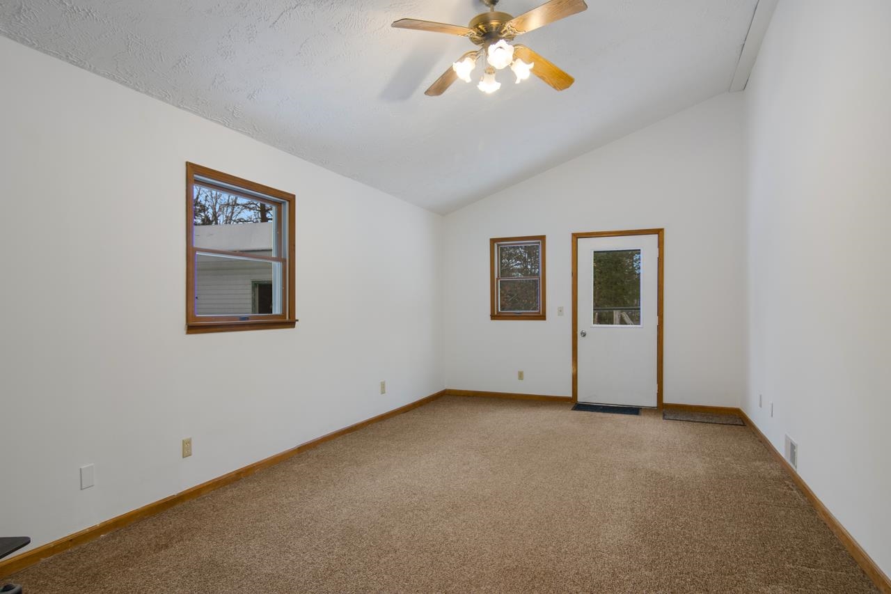 10762 Thiel Road Traverse City, MI 49685 - Photo 4 of 26 1918609-40e03025-83bc-4a92-9365-8d621a7549a0.JPG
