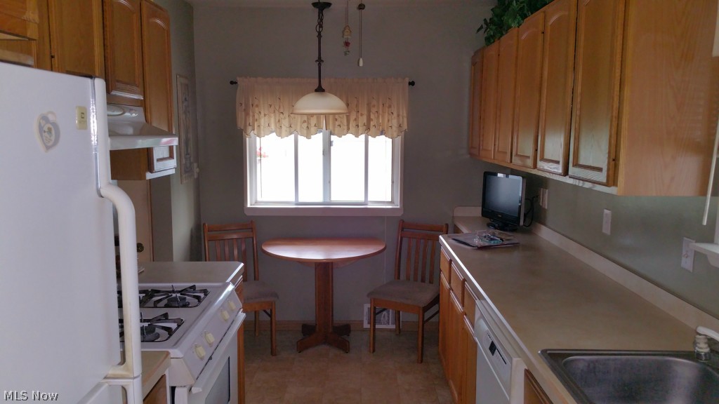 30304 Barjode Road Willowick, OH 44095 - Photo 4 of 12 Eat-In Kitchen