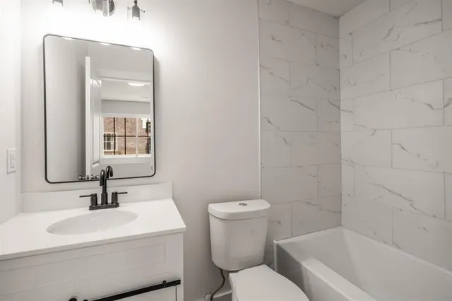 $2,999 | 3165 Dogwood Drive, Unit 106, Hapeville, GA 30354