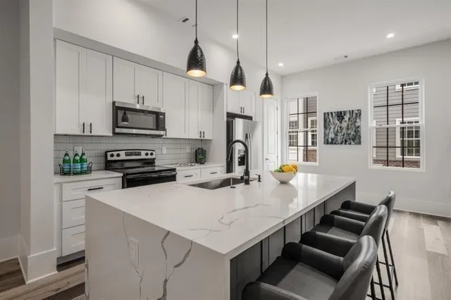 $2,999 | 3165 Dogwood Drive, Unit 106, Hapeville, GA 30354