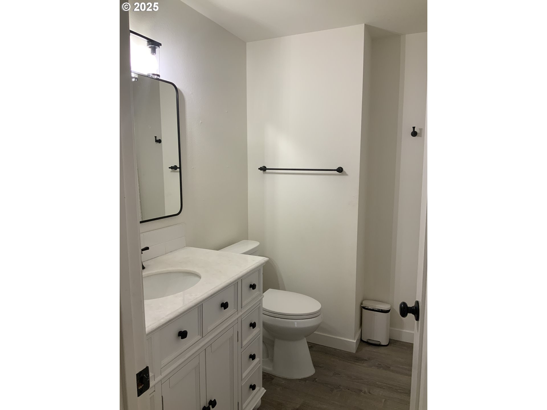 1427 Southwest 24th Street Troutdale, OR 97060 - Photo 15 of 29 Owner's Suite Bathroom