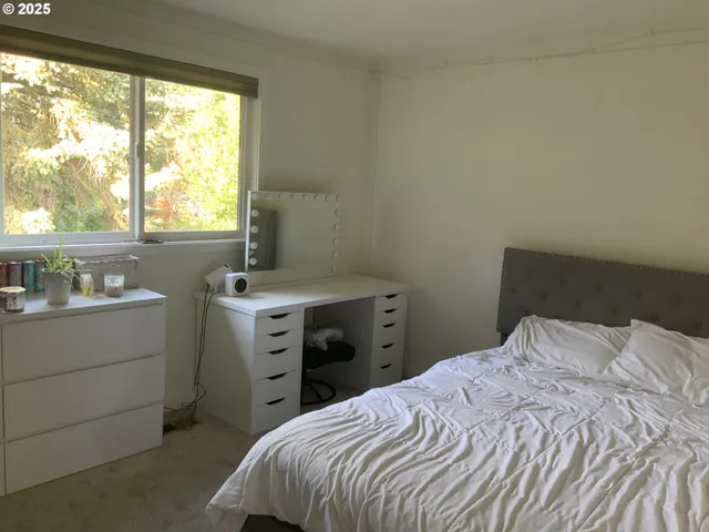 $529,900 | 1427 Southwest 24th Street, Troutdale, OR 97060