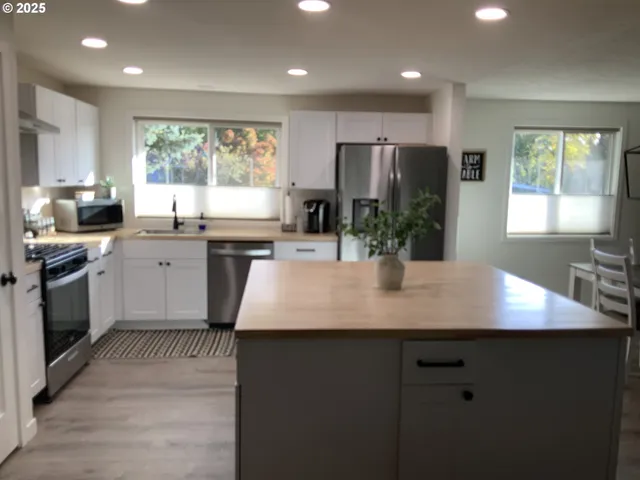 $529,900 | 1427 Southwest 24th Street, Troutdale, OR 97060