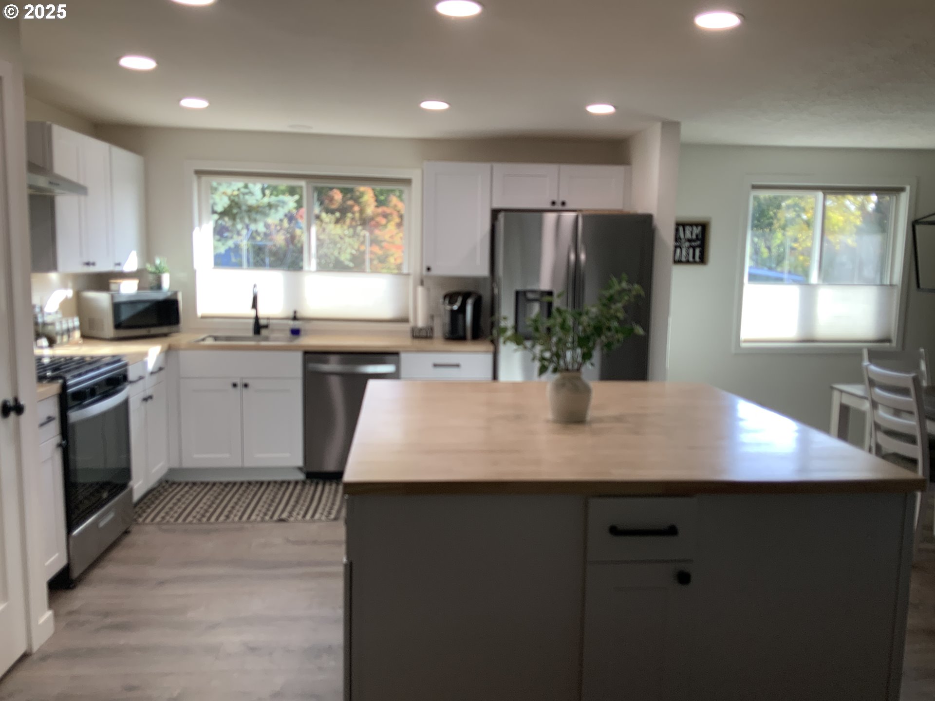 1427 Southwest 24th Street Troutdale, OR 97060 - Photo 2 of 29