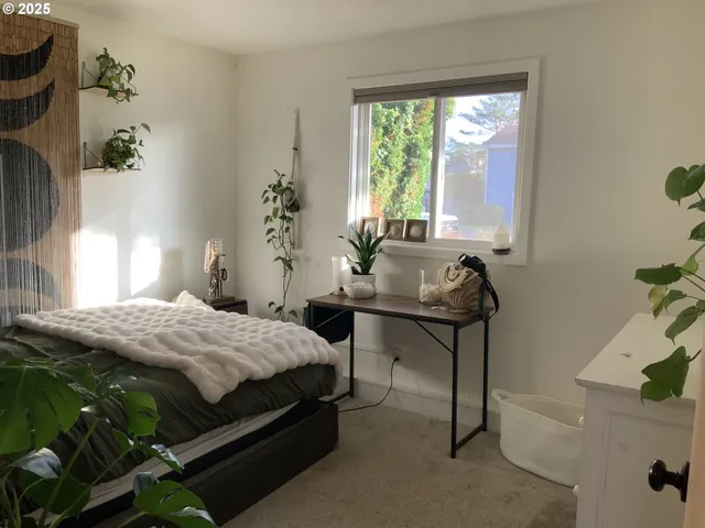 $529,900 | 1427 Southwest 24th Street, Troutdale, OR 97060