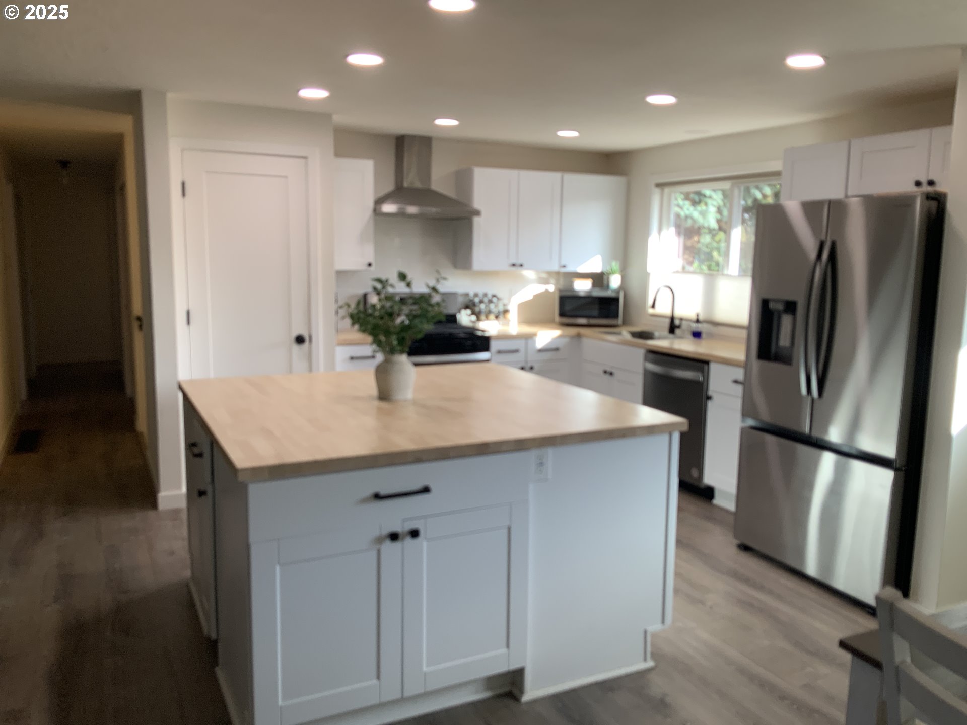 1427 Southwest 24th Street Troutdale, OR 97060 - Photo 4 of 29