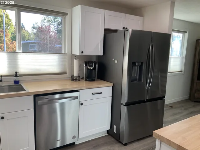 $529,900 | 1427 Southwest 24th Street, Troutdale, OR 97060