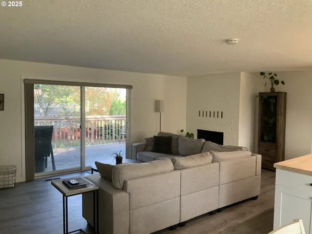 $529,900 | 1427 Southwest 24th Street, Troutdale, OR 97060