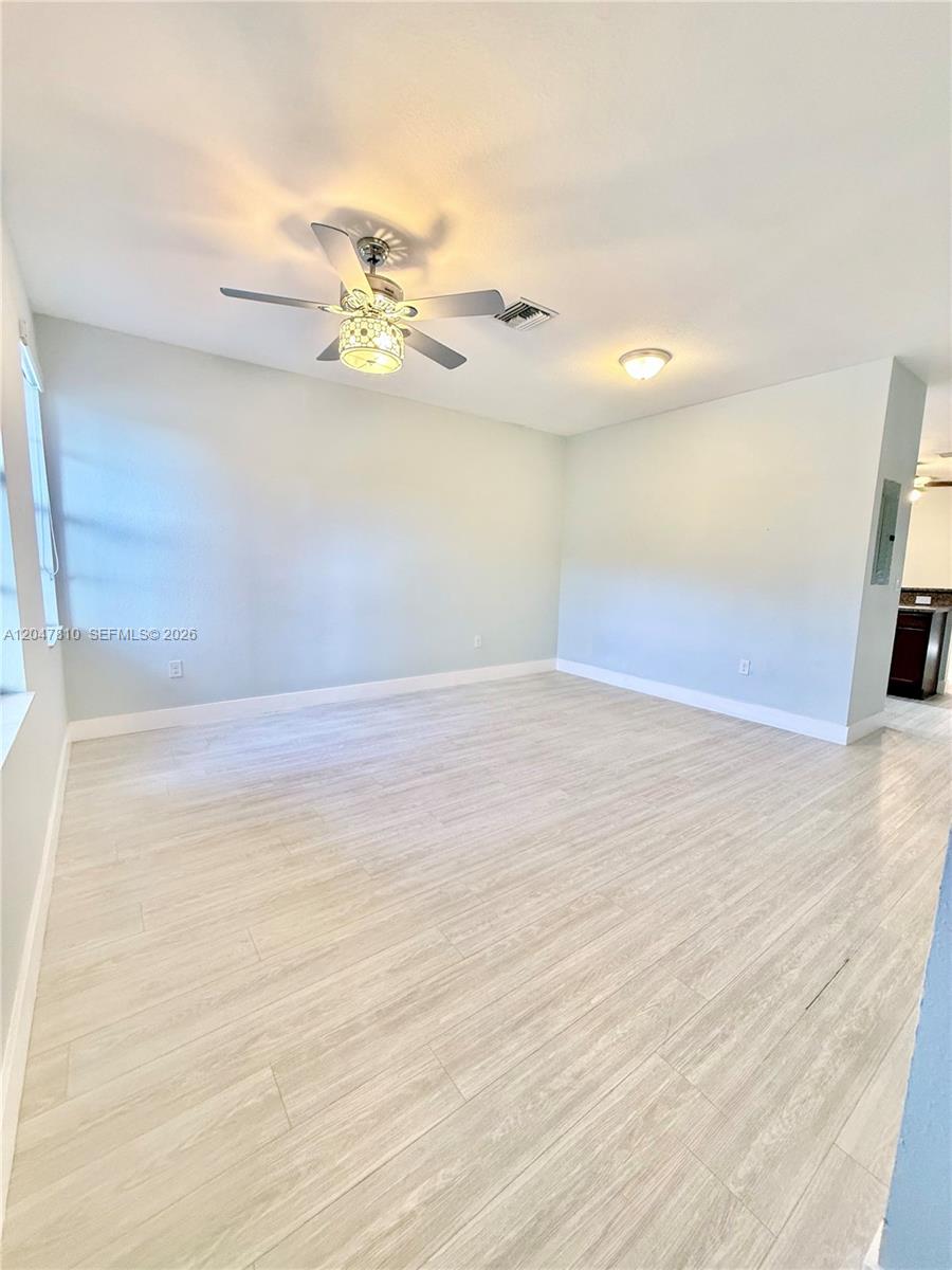 3208 Southeast 7th Street Homestead, FL 33033 - Photo 6 of 31