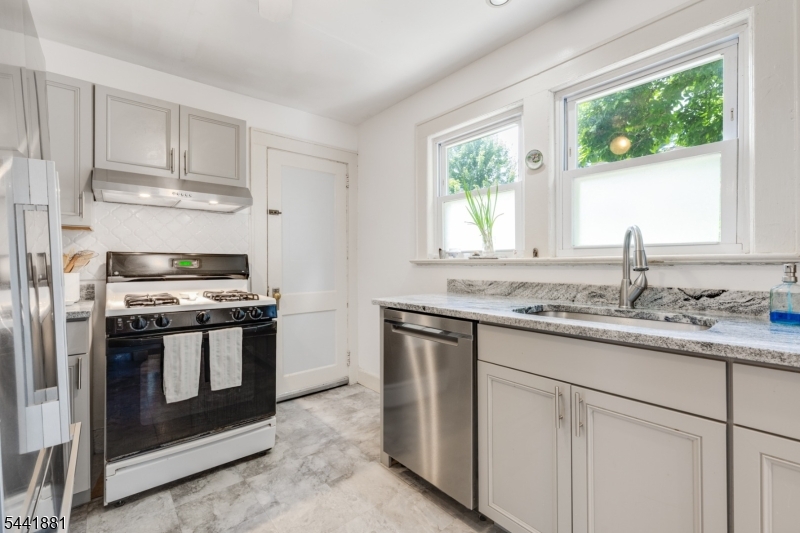 37 Fox Hill Road Denville, NJ 07834 - Photo 16 of 46