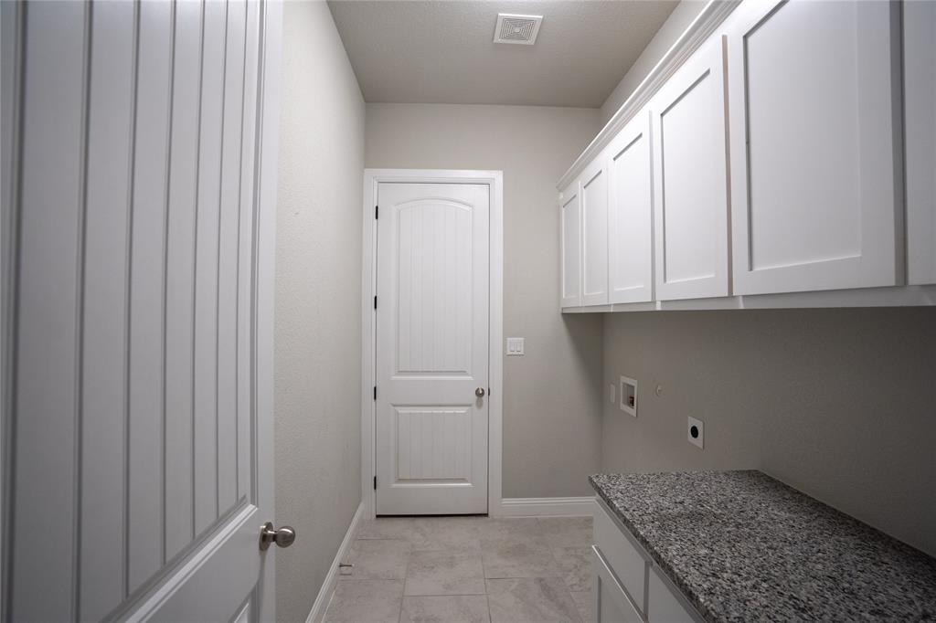 181 Fairview Court Decatur, TX 76234 - Photo 24 of 35 a view of cabinets