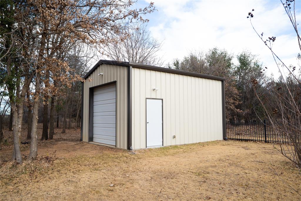181 Fairview Court Decatur, TX 76234 - Photo 8 of 35 a backyard of a house