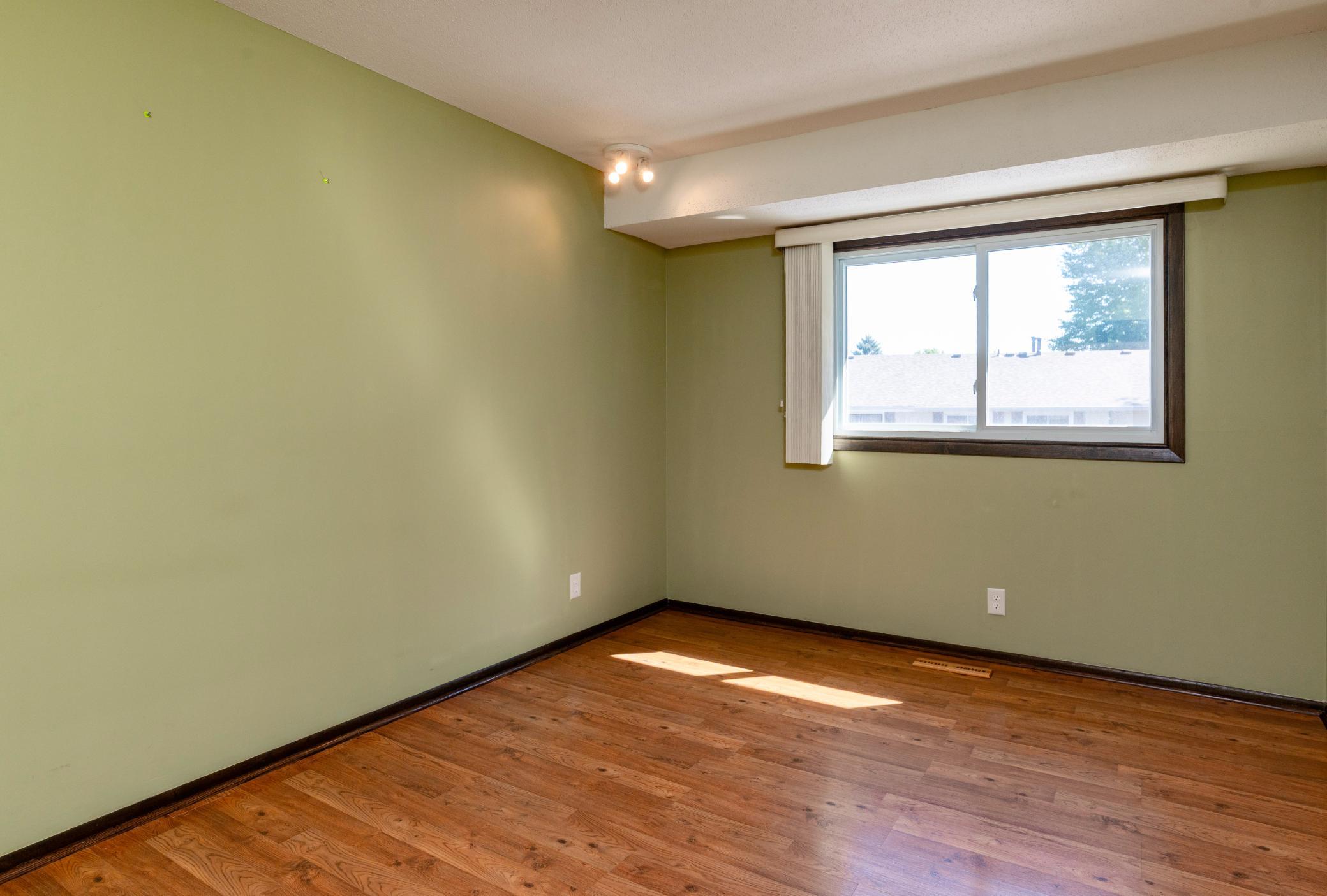 10520 Decatur Avenue South Bloomington, MN 55438 - Photo 12 of 25 Gallery Image 12