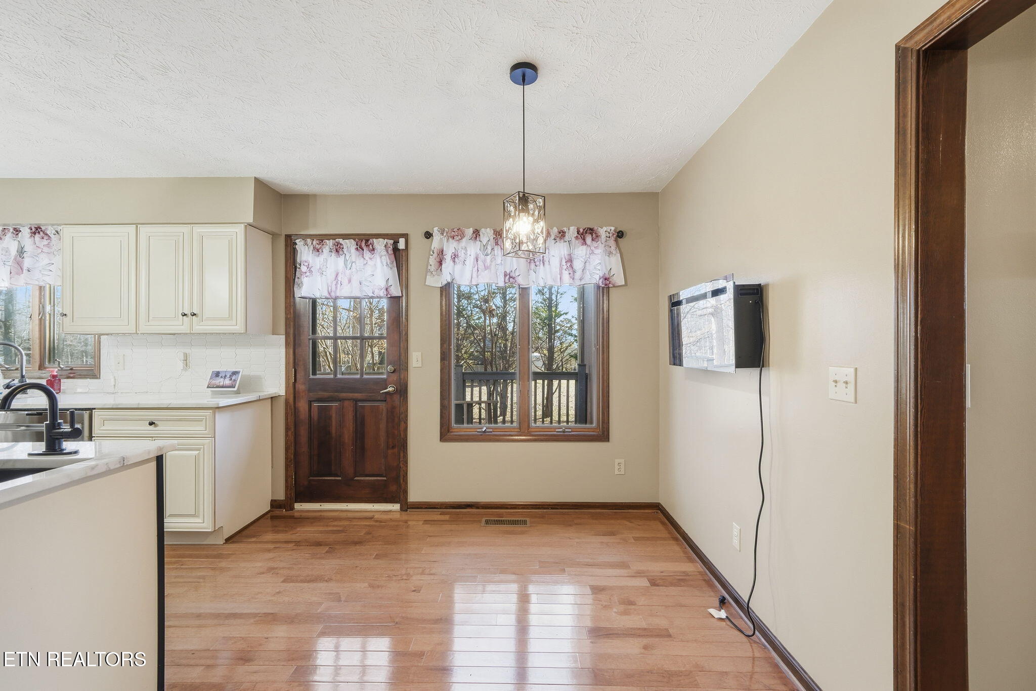 1570 Timber Trail Newport, TN 37821 - Photo 12 of 43 16-web-or-mls-012_DSC04800