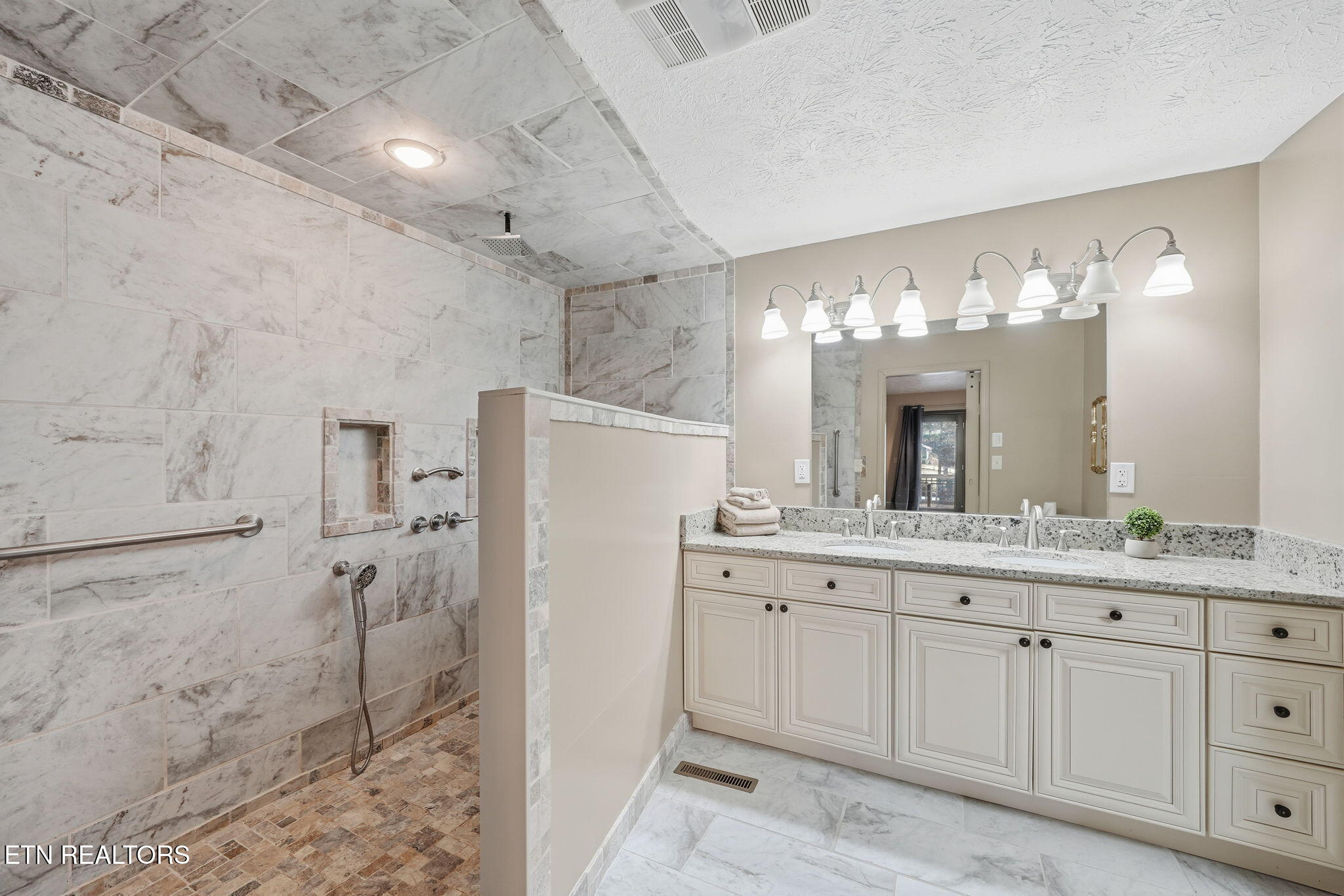 1570 Timber Trail Newport, TN 37821 - Photo 13 of 41 44-web-or-mls-051_DSC04710 (1)