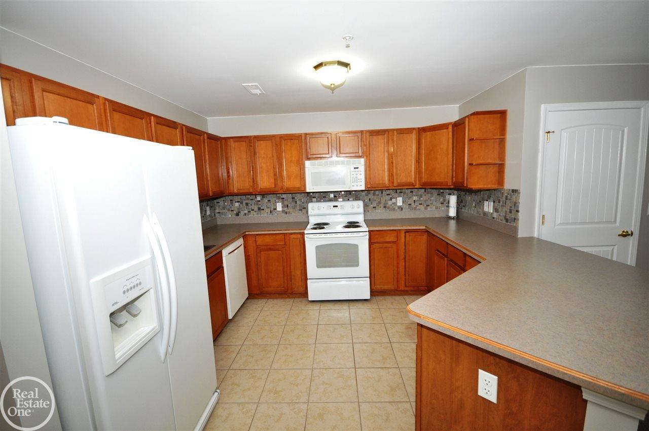 34090 Utica Road Fraser, MI 48026 - Photo 6 of 25 31340472-5.JPG