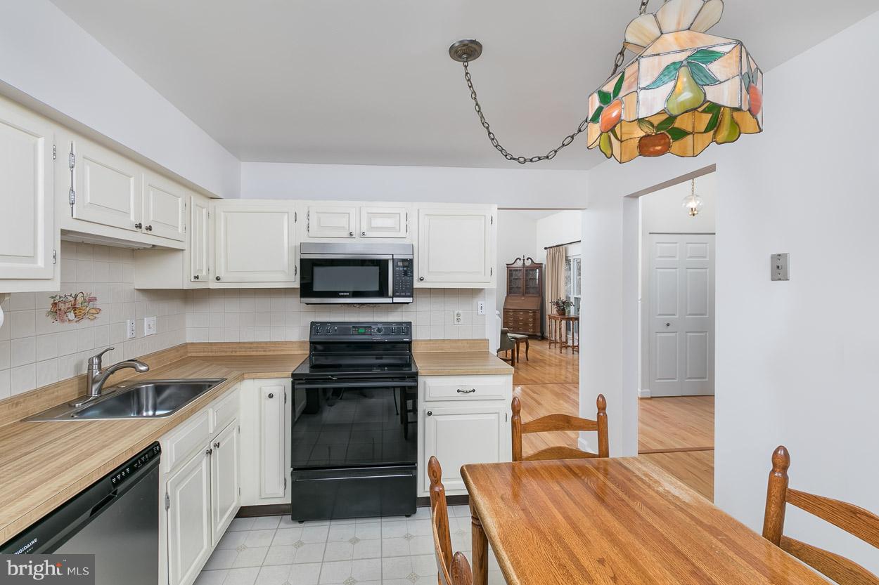 4703 Vicky Road Baltimore, MD 21236 - Photo 11 of 30 Kitchen