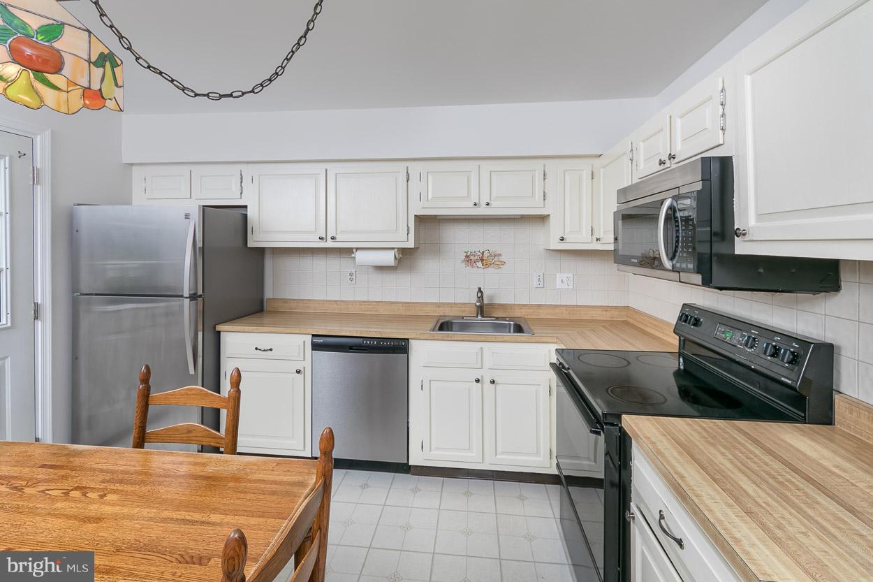 4703 Vicky Road Baltimore, MD 21236 - Photo 10 of 30 Kitchen