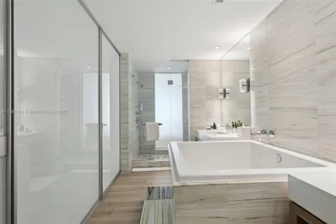 $1,150,000 | 2201 Collins Avenue, Unit 336, Miami Beach, FL 33139