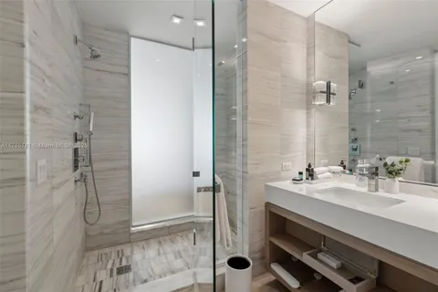 $1,150,000 | 2201 Collins Avenue, Unit 336, Miami Beach, FL 33139