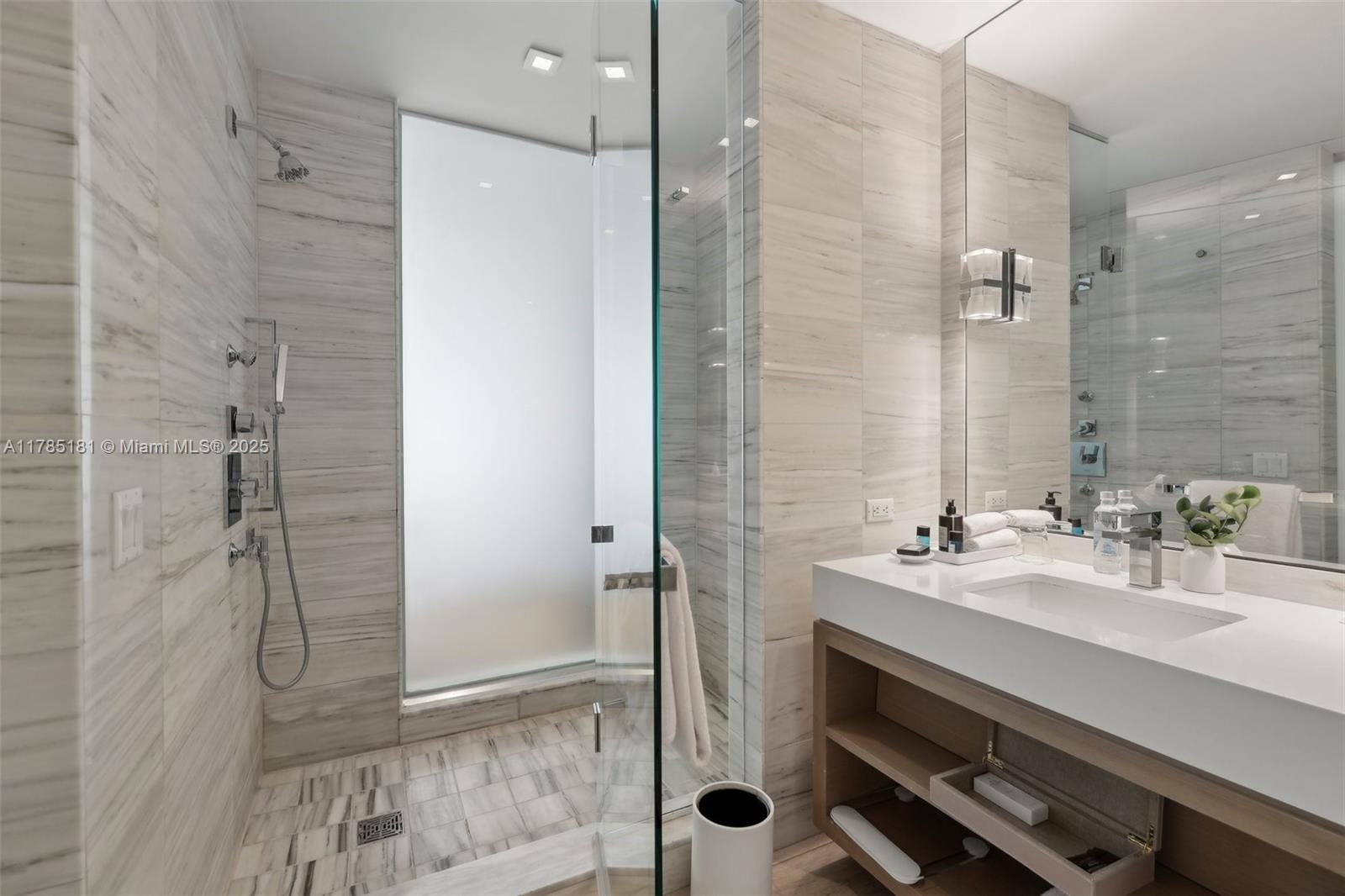 2201 Collins Avenue, Unit 336 Miami Beach, FL 33139 - Photo 17 of 34