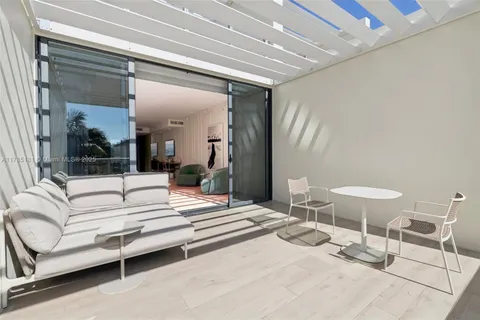 $1,150,000 | 2201 Collins Avenue, Unit 336, Miami Beach, FL 33139