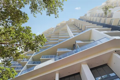 $1,150,000 | 2201 Collins Avenue, Unit 336, Miami Beach, FL 33139