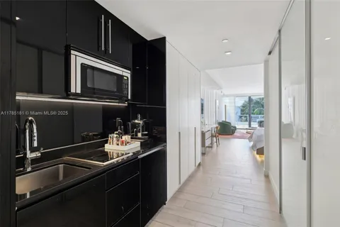 $1,150,000 | 2201 Collins Avenue, Unit 336, Miami Beach, FL 33139