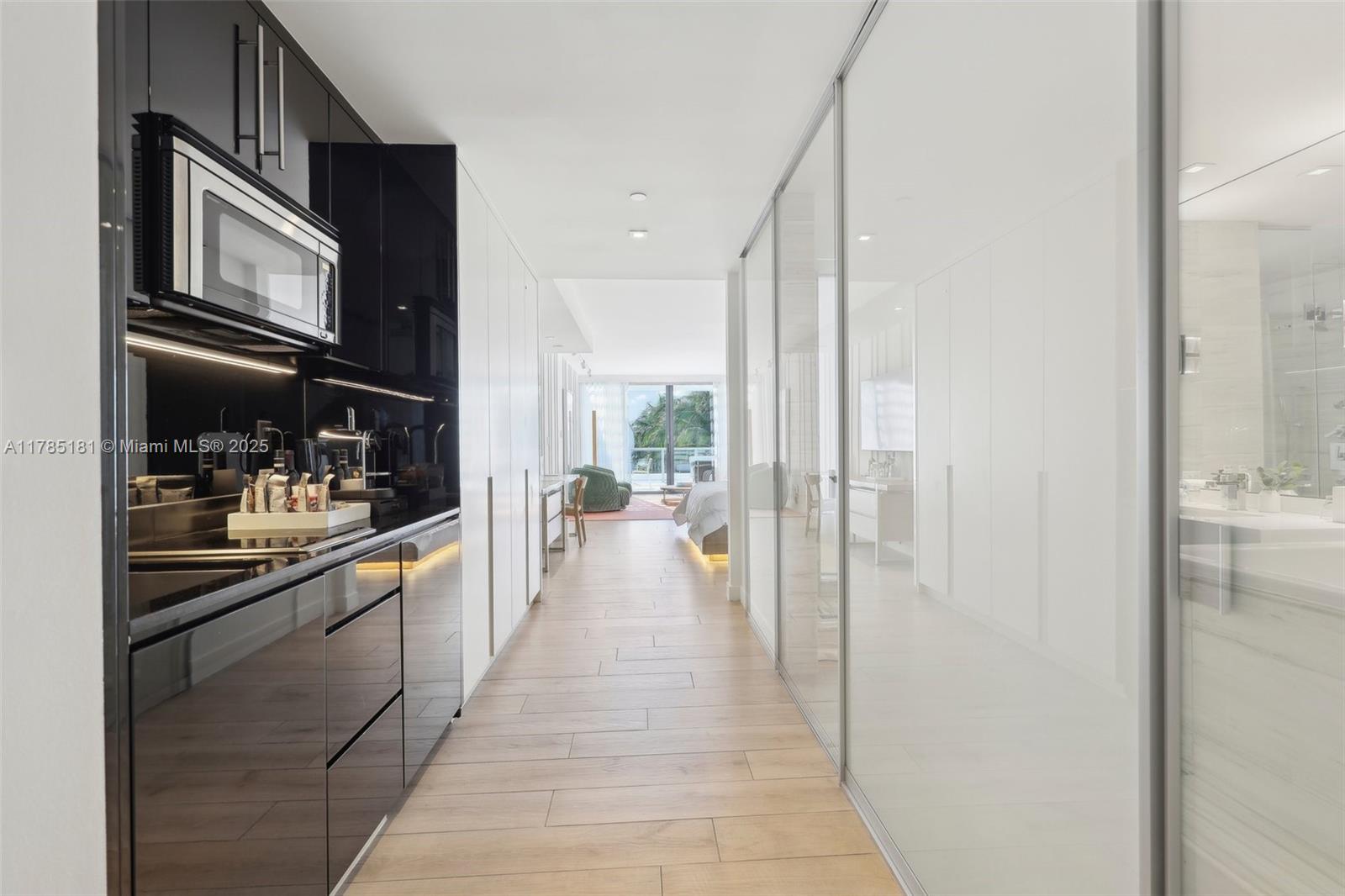 2201 Collins Avenue, Unit 336 Miami Beach, FL 33139 - Photo 10 of 34