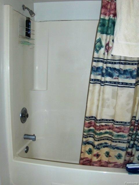 2876 Hartline Drive Rochester, MI 48309 - Photo 5 of 16 HPIM6433.jpg