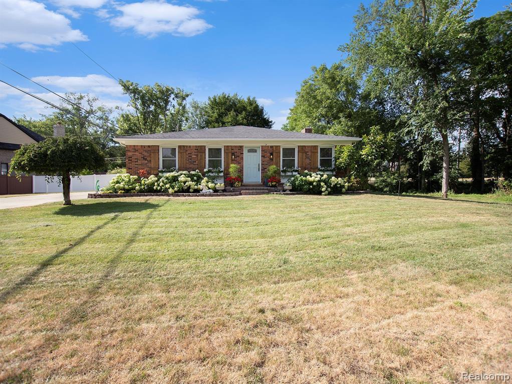 240 Maplehill Road Rochester Hills, MI 48306 - Photo 1 of 35