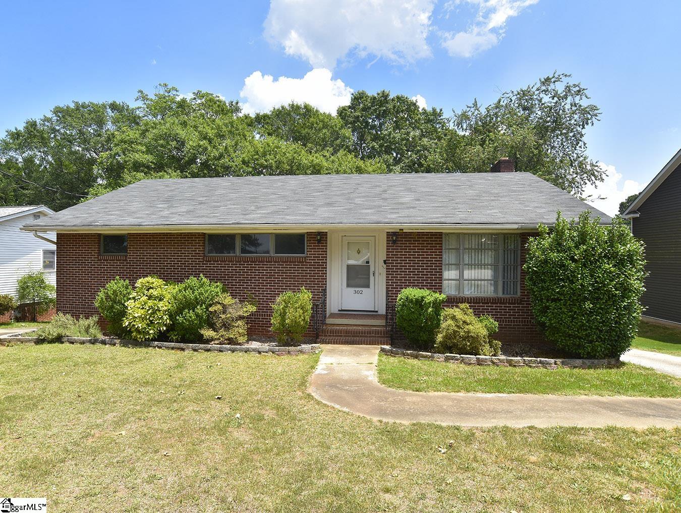 302 Memorial Drive Greer, SC 29650 - Photo 1 of 26 Gallery Image 1