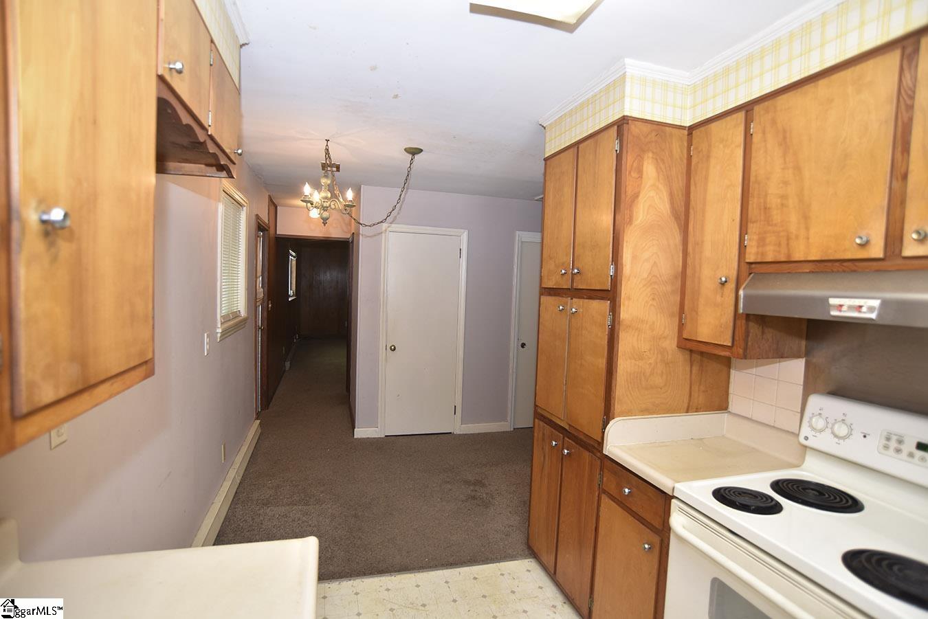 302 Memorial Drive Greer, SC 29650 - Photo 6 of 26 Gallery Image 6