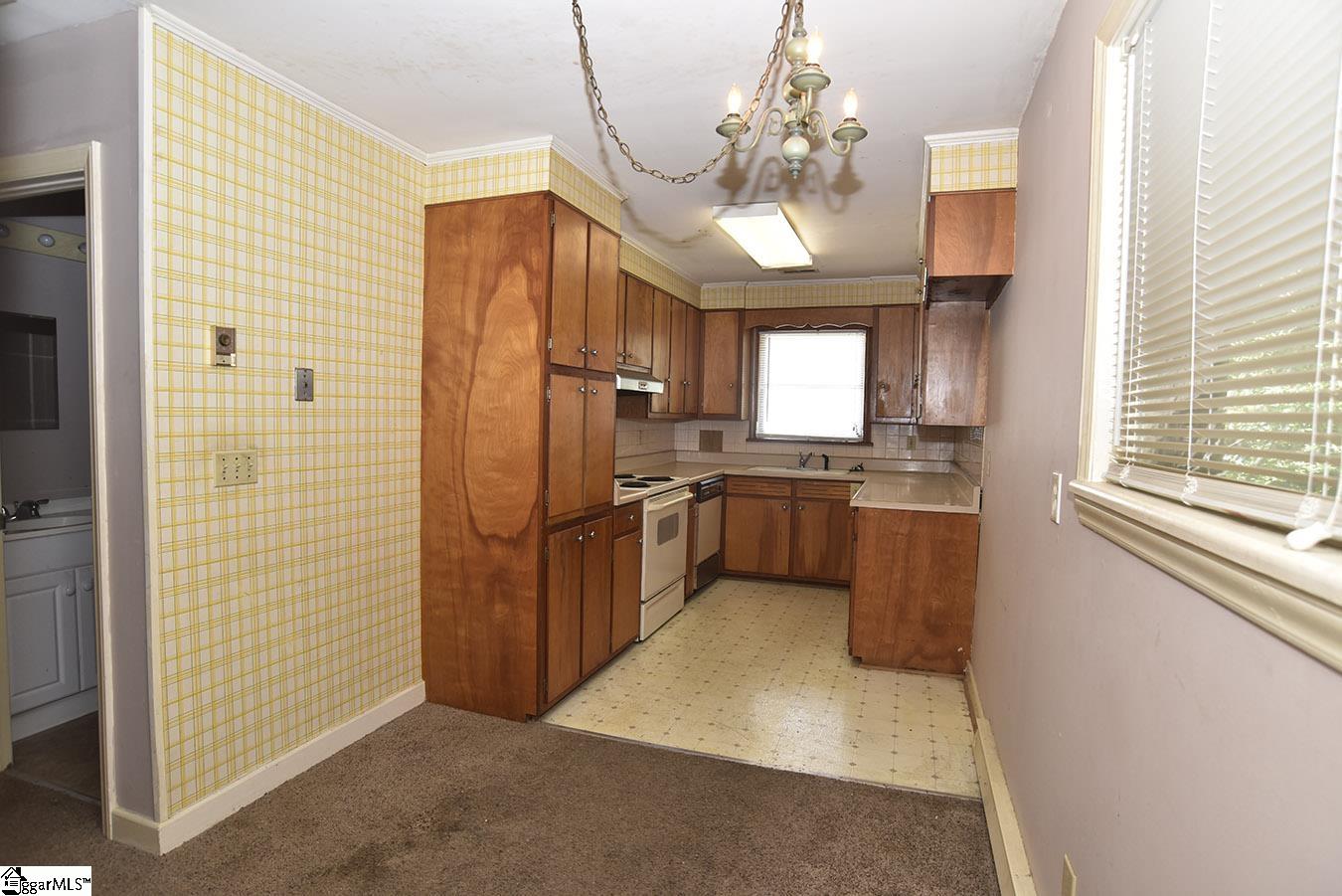 302 Memorial Drive Greer, SC 29650 - Photo 7 of 26 Gallery Image 7