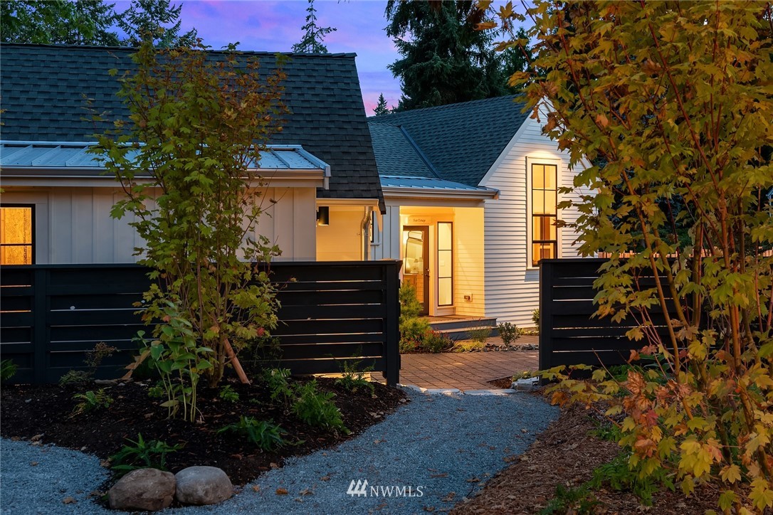 2327 Northeast 127th Street Seattle, WA 98125 - Photo 2 of 27