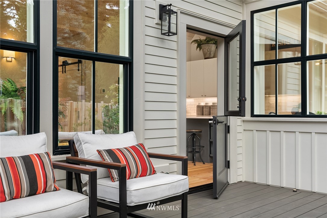 2327 Northeast 127th Street Seattle, WA 98125 - Photo 13 of 27