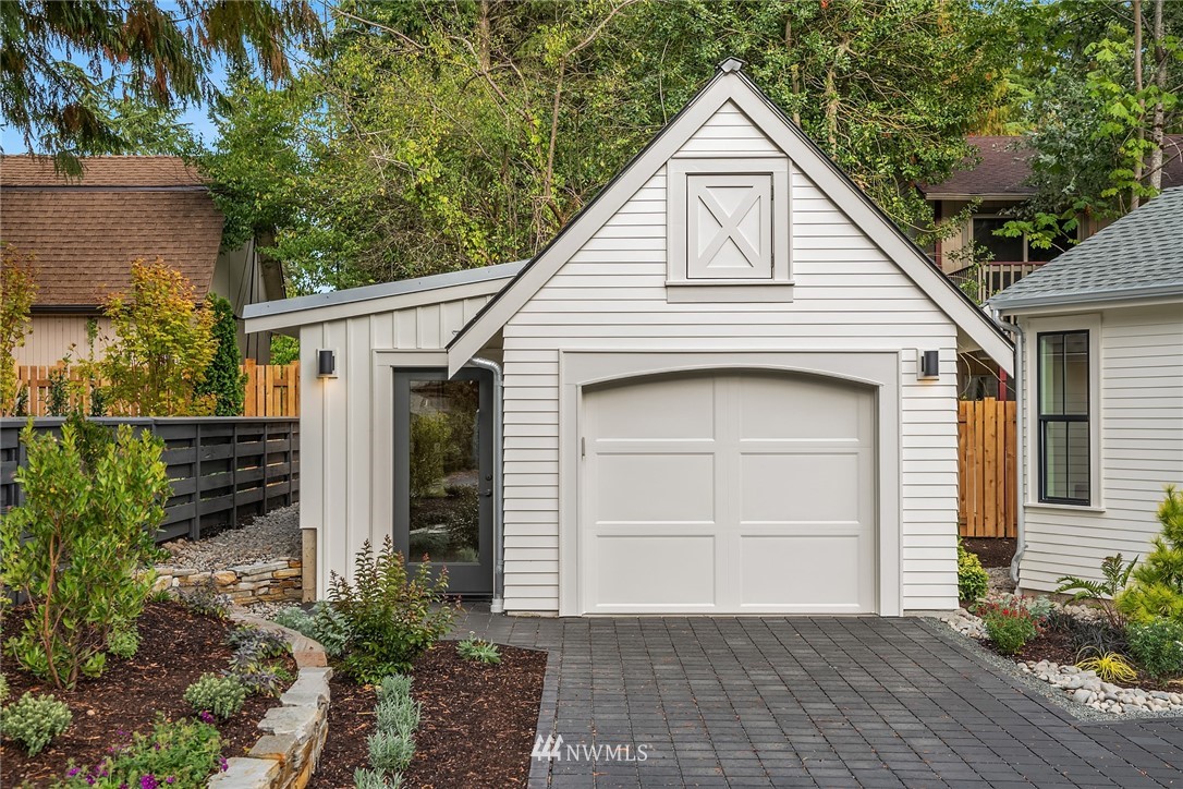 2327 Northeast 127th Street Seattle, WA 98125 - Photo 20 of 27