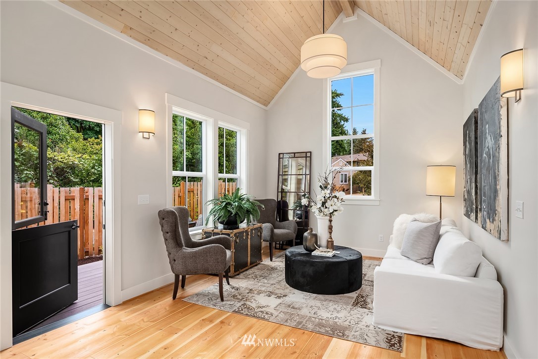 2327 Northeast 127th Street Seattle, WA 98125 - Photo 5 of 27
