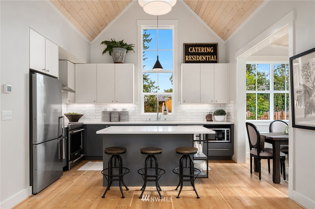 2327 Northeast 127th Street Seattle, WA 98125 - Photo 9 of 27