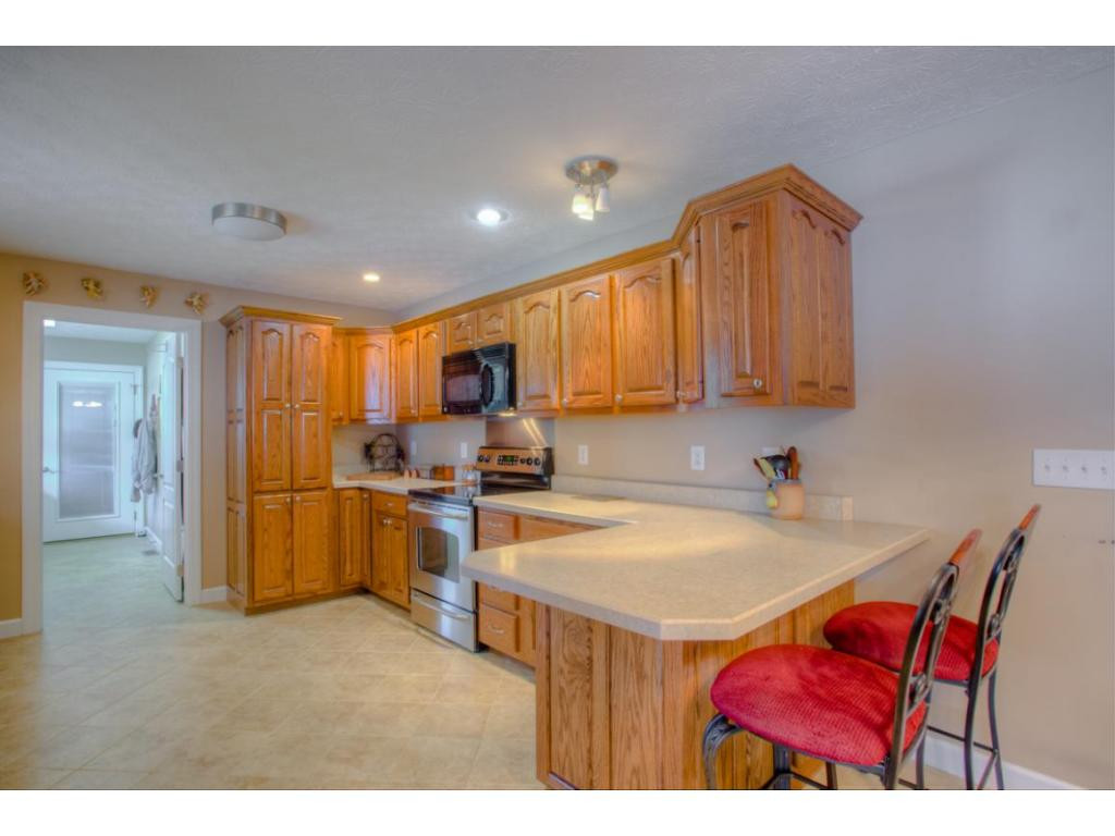 185 Whispering Ridges Road Greeneville, TN 37743 - Photo 5 of 24 Custom oak cabinets