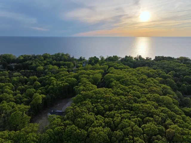 $1,980,000 | 76757 Wood Crst Court, South Haven, MI 49090