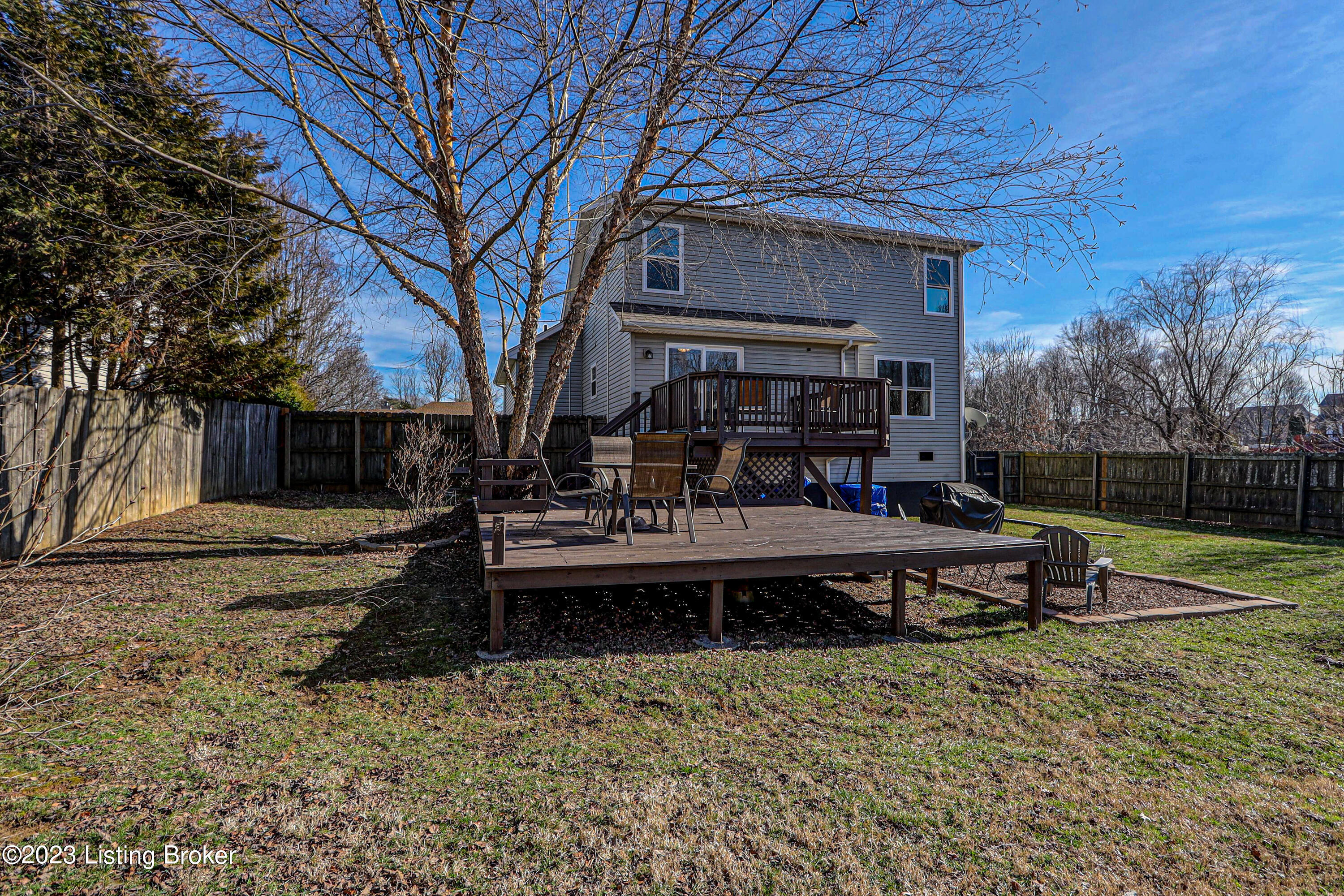 11104 Meadow Run Road Louisville, KY 40229 - Photo 37 of 39 Back Yard