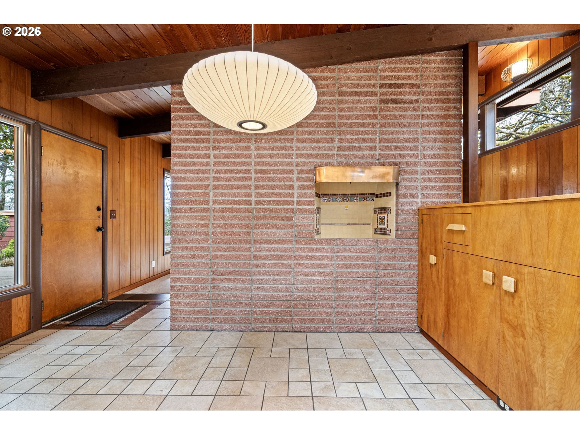 75 West 35th Place Eugene, OR 97405 - Photo 14 of 48 a view of a hallway